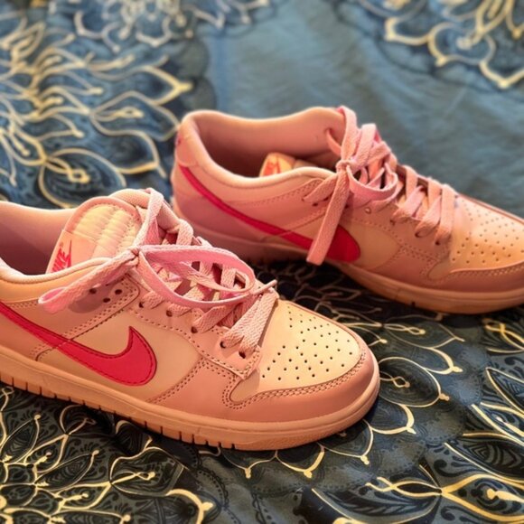 Women’s Nike Dunk low triple pink